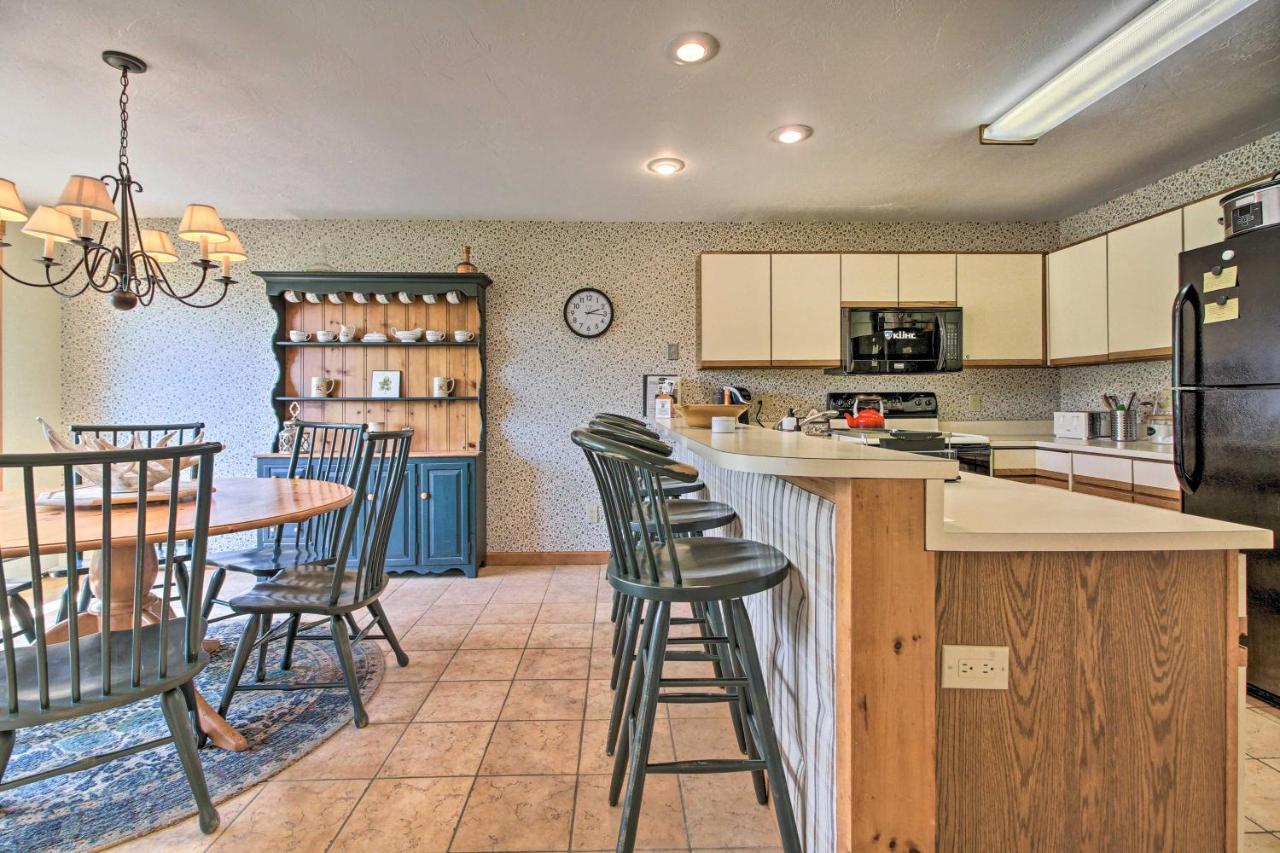 Timber Creek Townhome With 2 Decks And Mtn Views! เวสต์โดเวอร์ ภายนอก รูปภาพ
